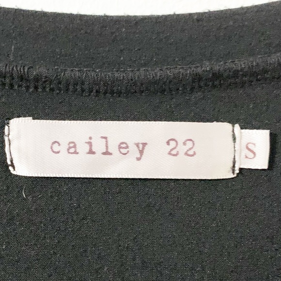 cailey 22 Hi-Lo Ruffled Hem Three Quarter Sleeve Rounded Neck Tunic Length Top - Picture 10 of 11